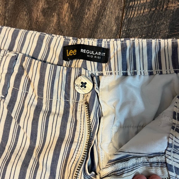 Lee Women's Blue Striped Shorts - Picture 4 of 5